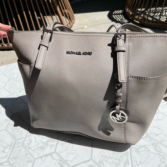 MICHAEL Michael Kors Handbags - Michael Kors jet Set East West top zip tote